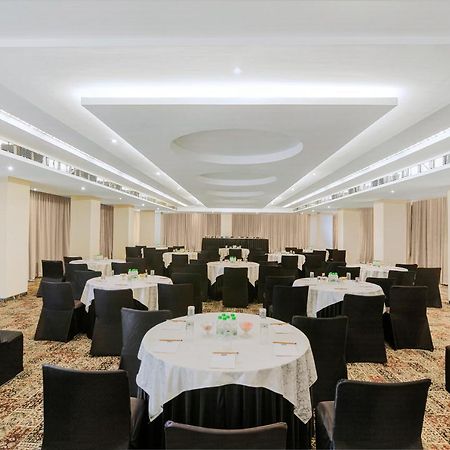 Sarovar Portico , Indore Hotel Bagian luar foto
