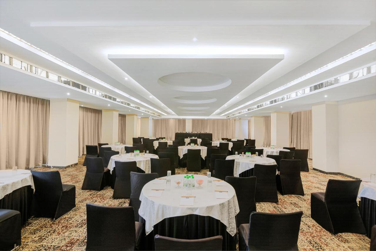 Sarovar Portico , Indore Hotel Bagian luar foto