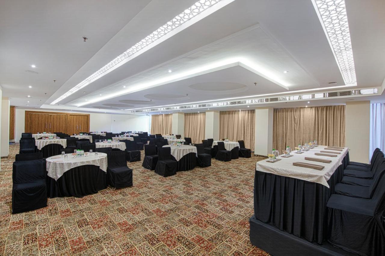 Sarovar Portico , Indore Hotel Bagian luar foto