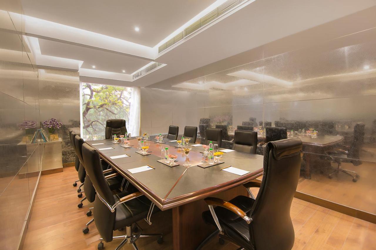 Sarovar Portico , Indore Hotel Bagian luar foto