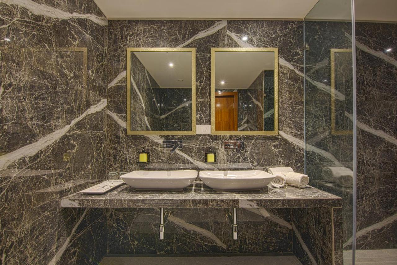 Sarovar Portico , Indore Hotel Bagian luar foto