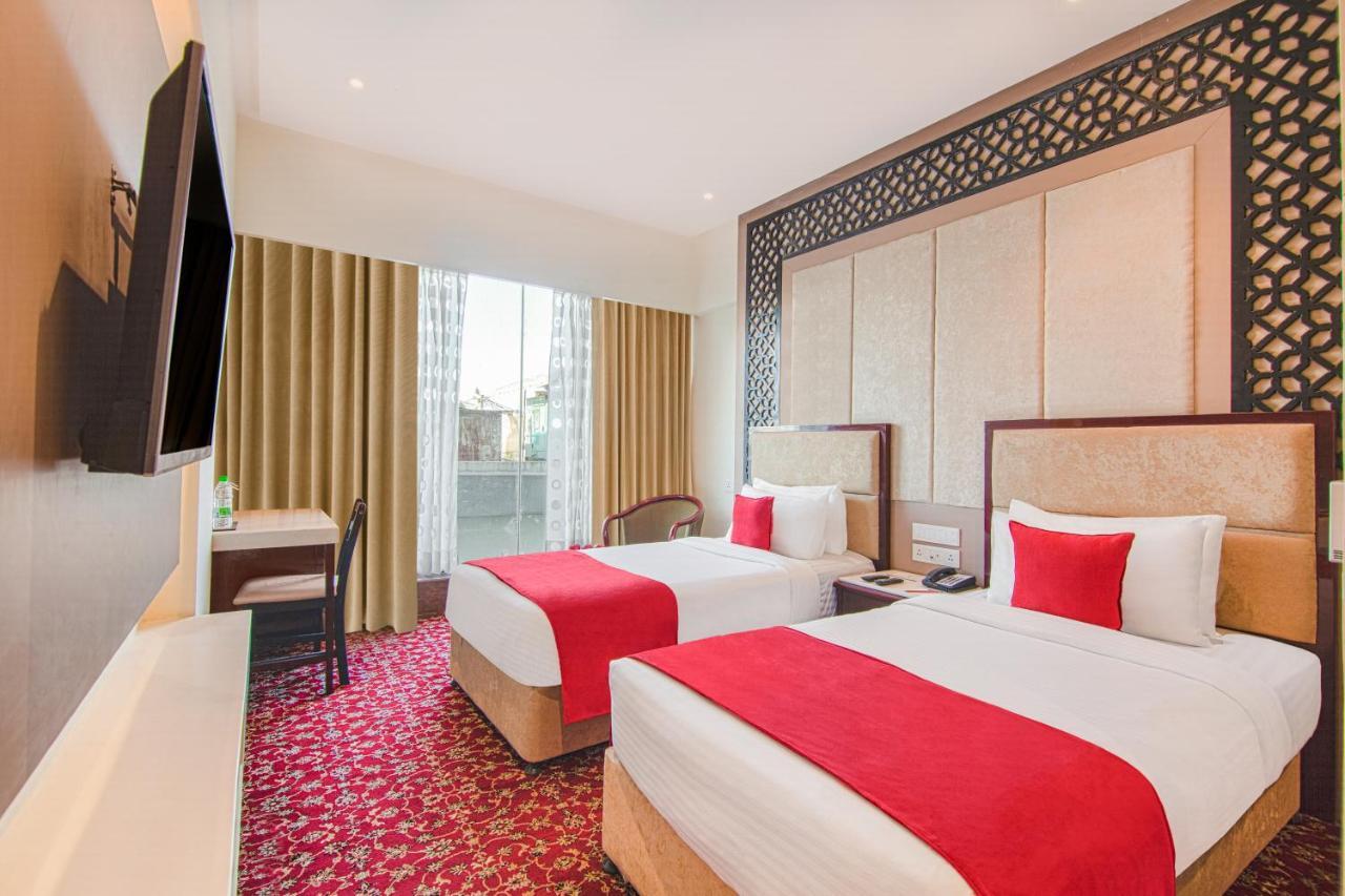 Sarovar Portico , Indore Hotel Bagian luar foto