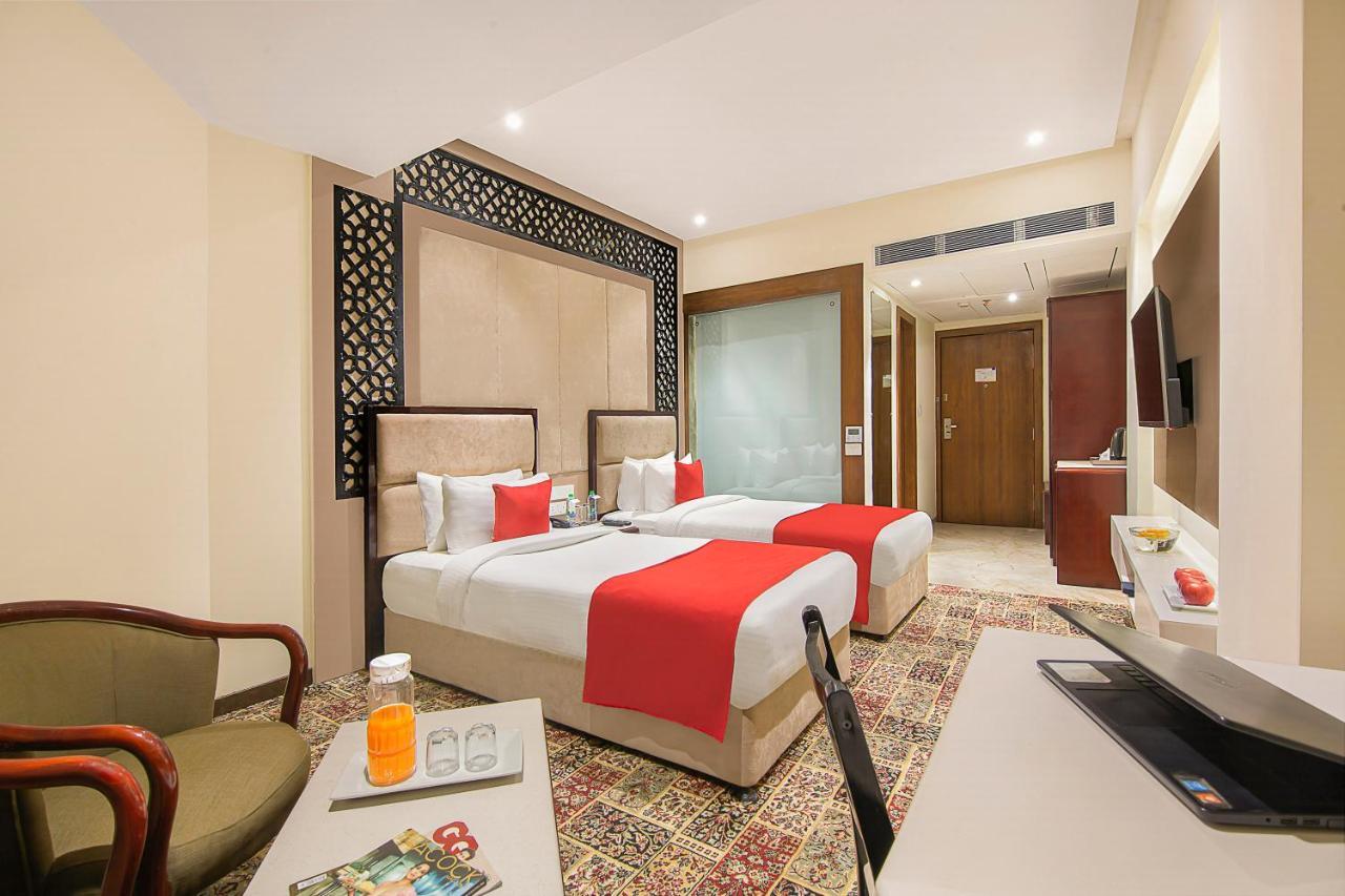 Sarovar Portico , Indore Hotel Bagian luar foto