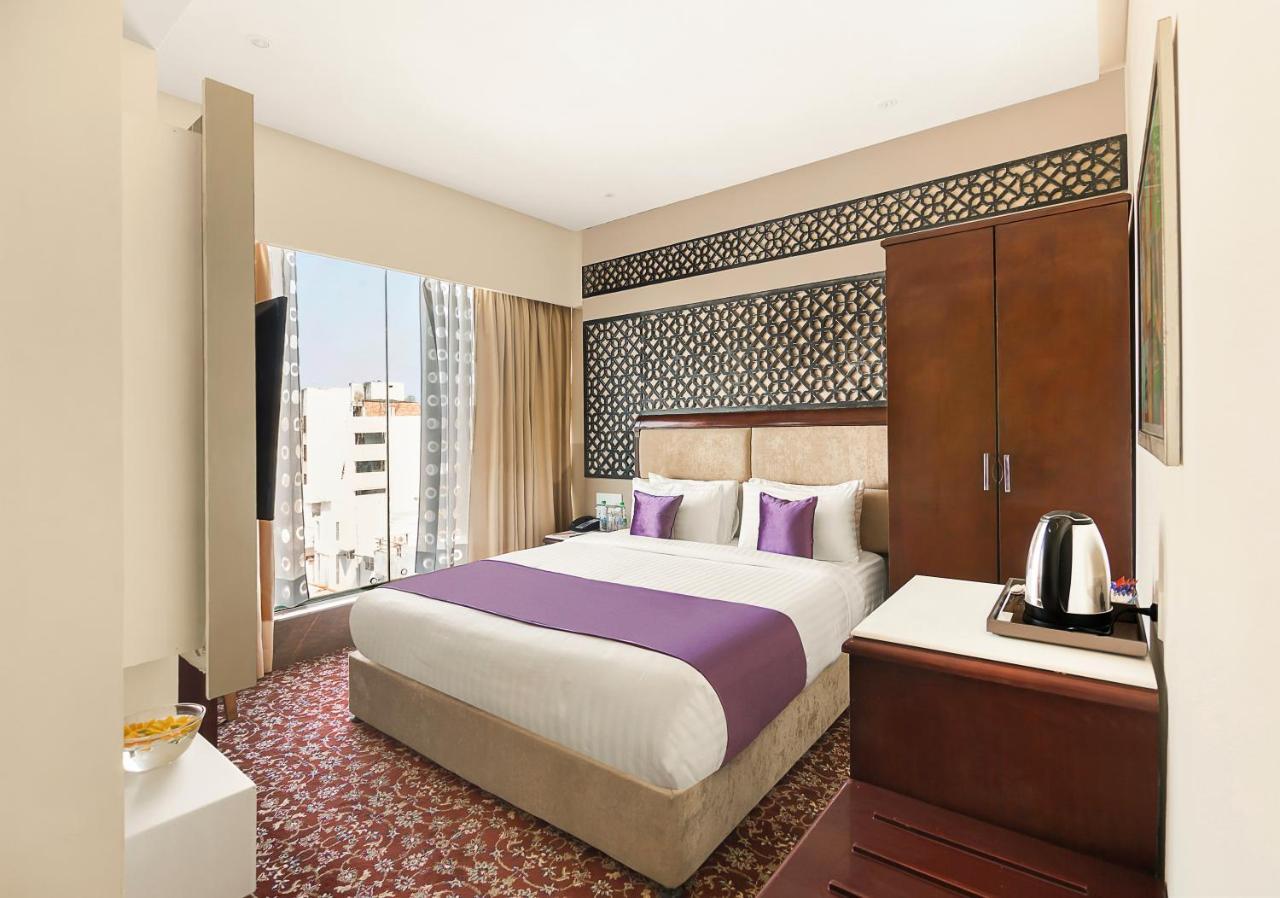 Sarovar Portico , Indore Hotel Bagian luar foto