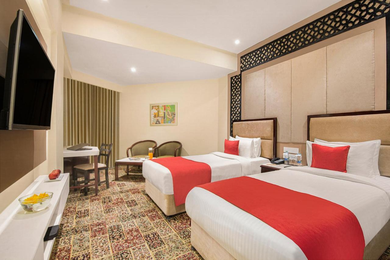 Sarovar Portico , Indore Hotel Bagian luar foto