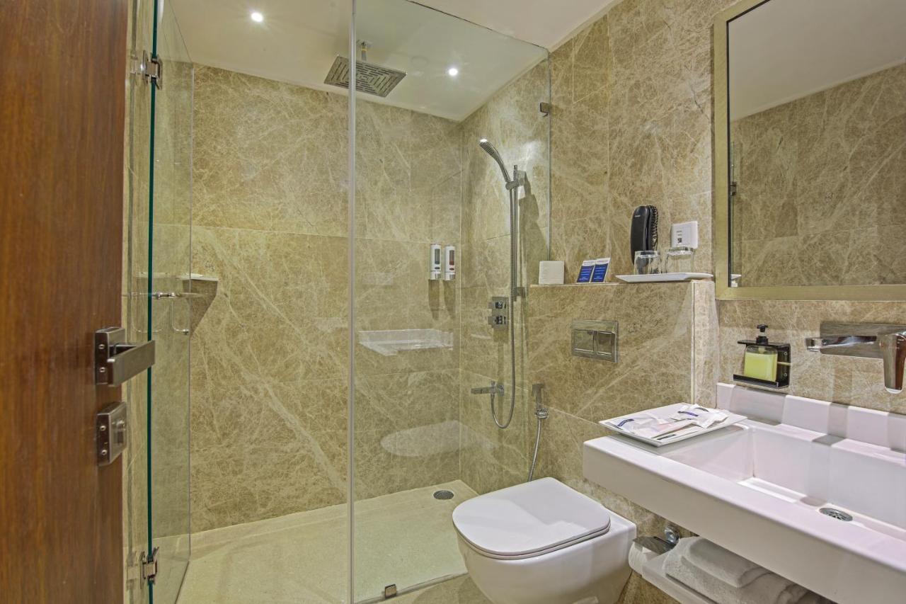 Sarovar Portico , Indore Hotel Bagian luar foto