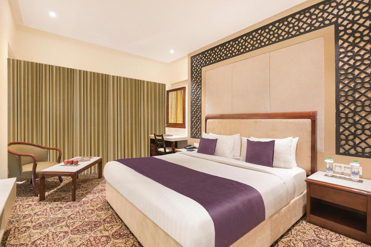 Sarovar Portico , Indore Hotel Bagian luar foto