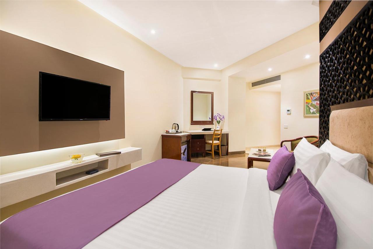 Sarovar Portico , Indore Hotel Bagian luar foto